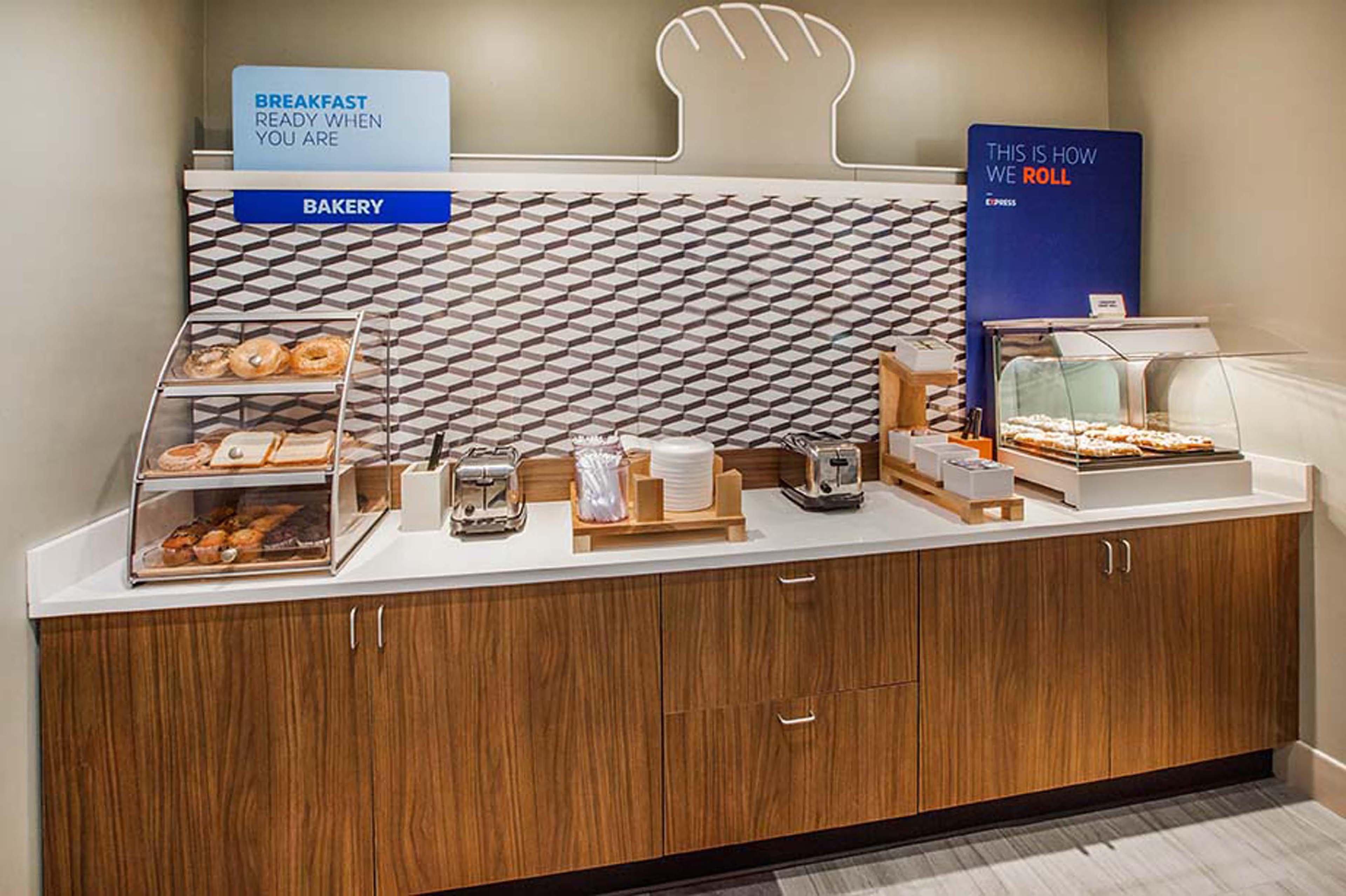 Holiday Inn Express Hotel & Suites Waterford By Ihg Eksteriør billede